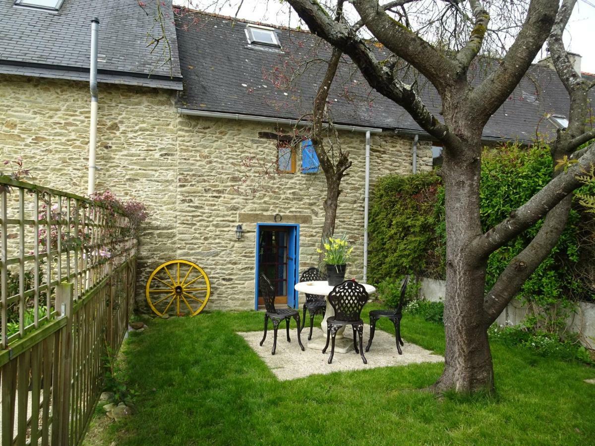 La Porcherie Villa Hellean Exterior photo